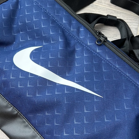 Nike Brasilia Duffel Bag - NEW - Picture 2 of 10